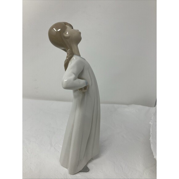 Lladro Girl In Nightgown Stretching Figurine 4872 Glossy Finish Spain - Picture 4 of 16